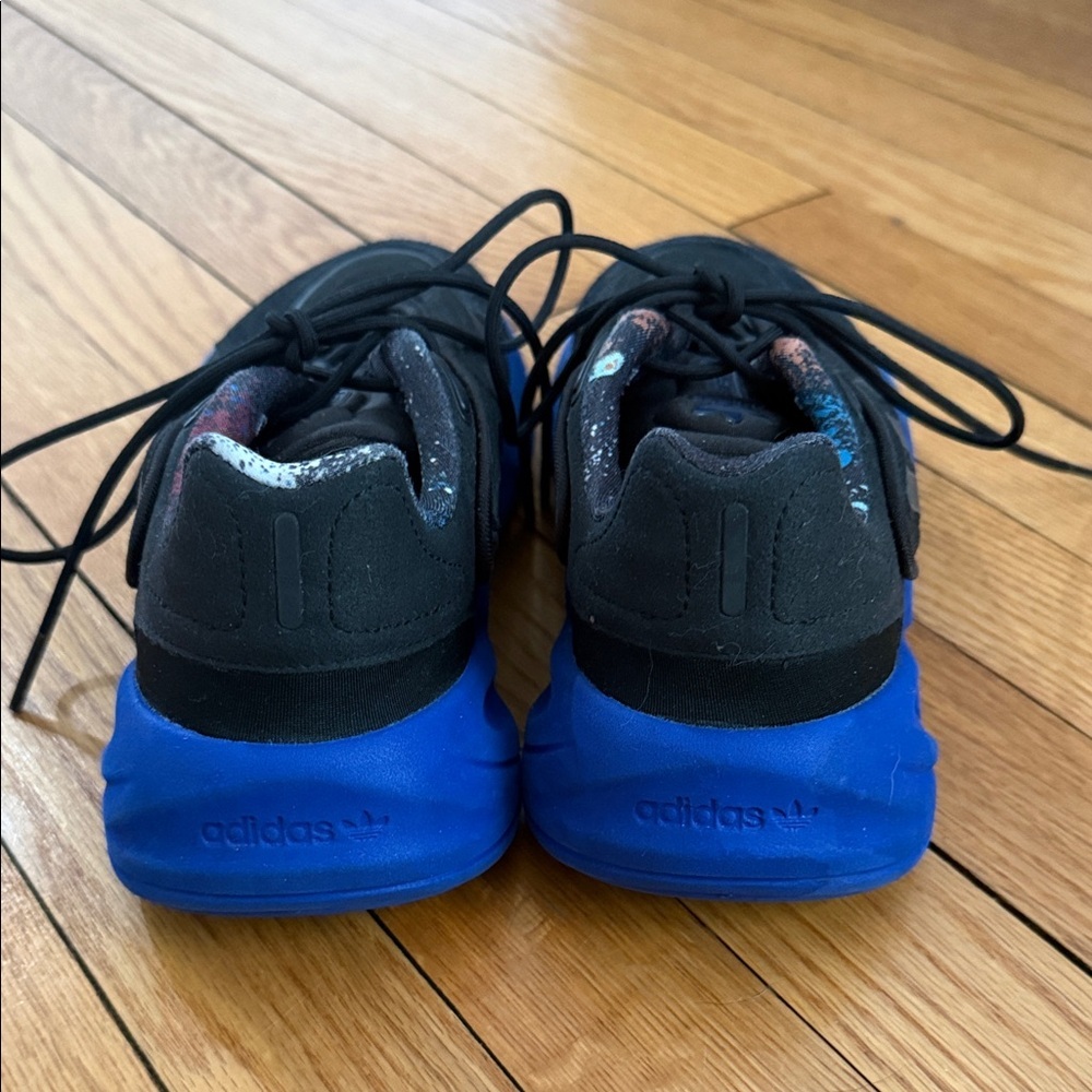 adidas Ozelia Sneakers - Black & Blue Sole - Picture 5 of 7